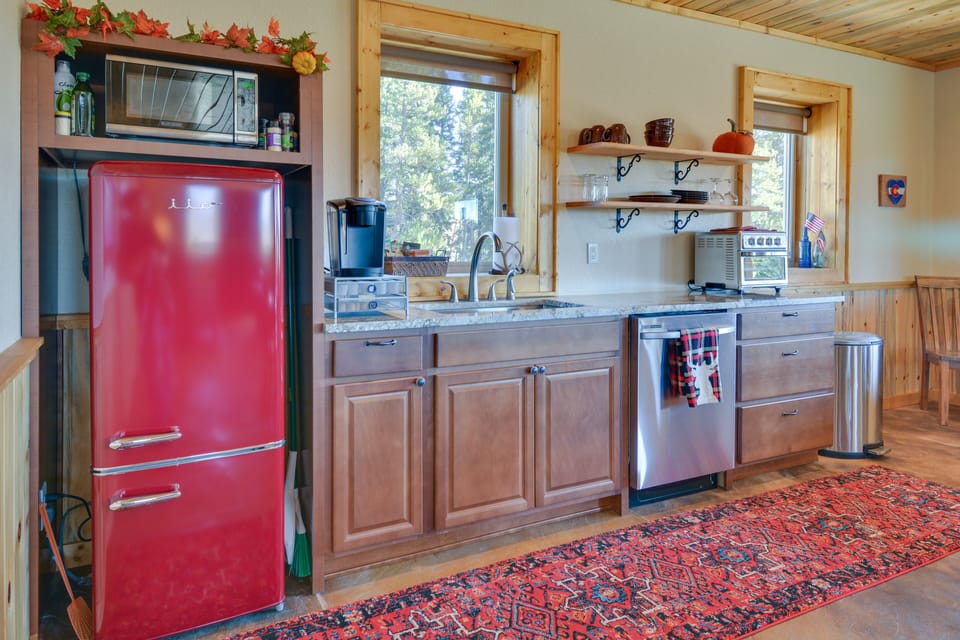 Kitchenette | Keurig & Drip Coffee Makers | Dishwasher | Cooking Basics