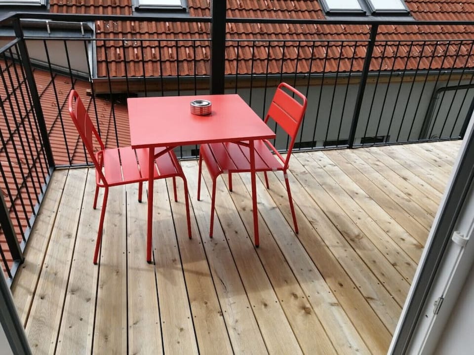 Step out onto the balcony, an outdoor oasis designed by Arbio Designers, where you can bask in the fresh air and scenic beauty.