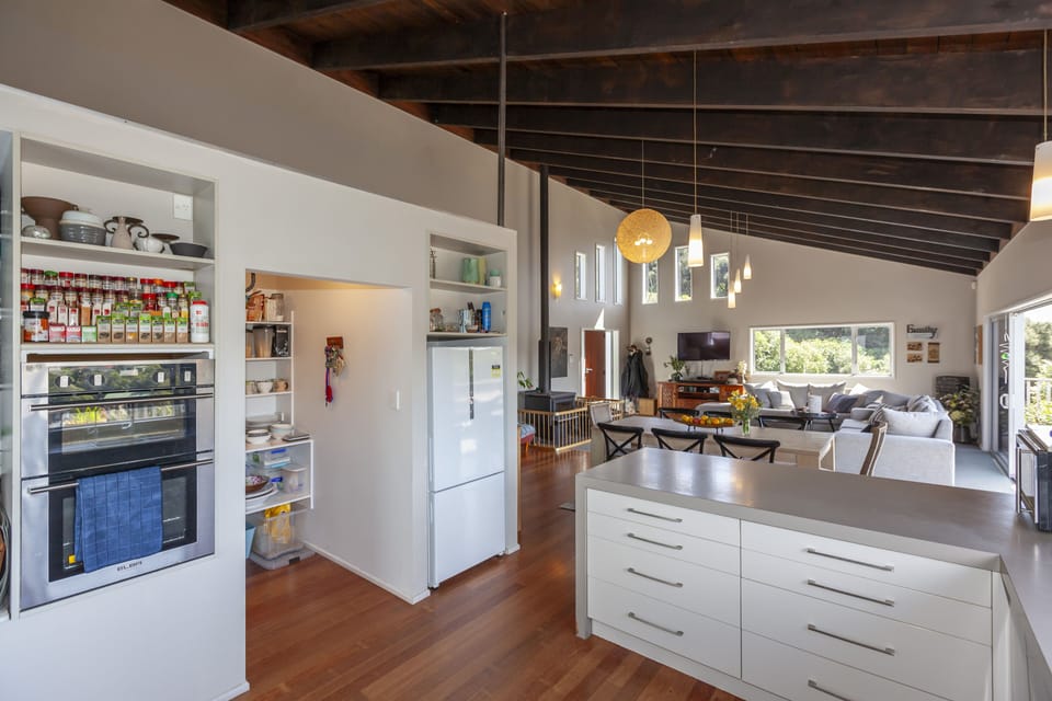 Full kitchen