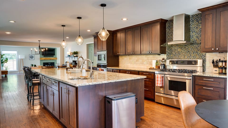 The Retreat:  12 ft island, open flow to the living & dining, double ovens. prep sink.  Perfect inviting space for everyone to help with dinner prep & clean up. Both homes offer double ovens and extras such as instapot, crockpot, gridle, blender.  