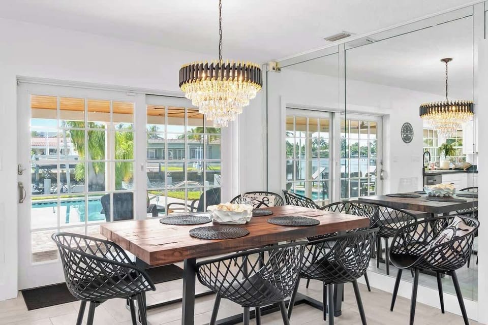 In door dining with a waterview
