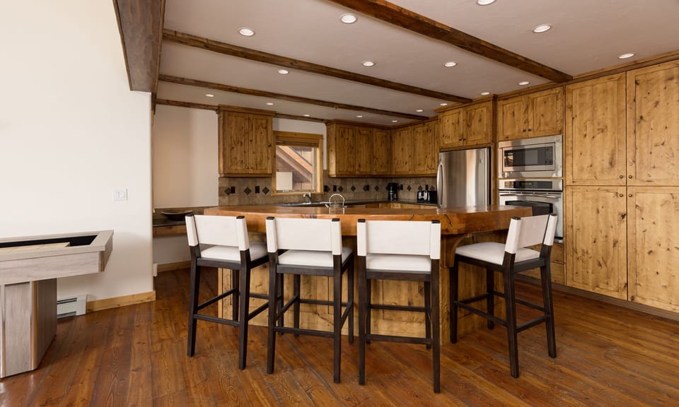 Black Eagle 27 kitchen2