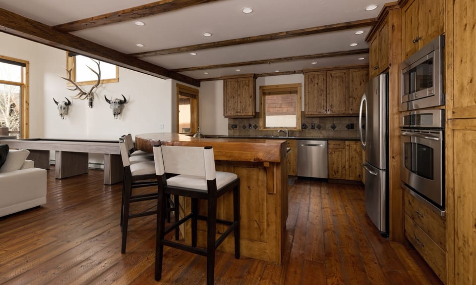 Black Eagle 27 kitchen1