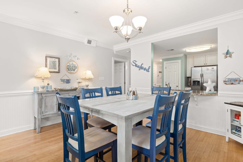 Dining area with table seating for 6