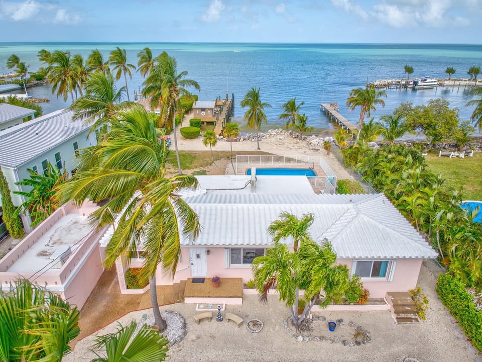 Aerial view of the Entire Home