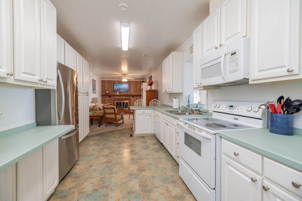 Spacious kitchen to prepare your favorite meals.
