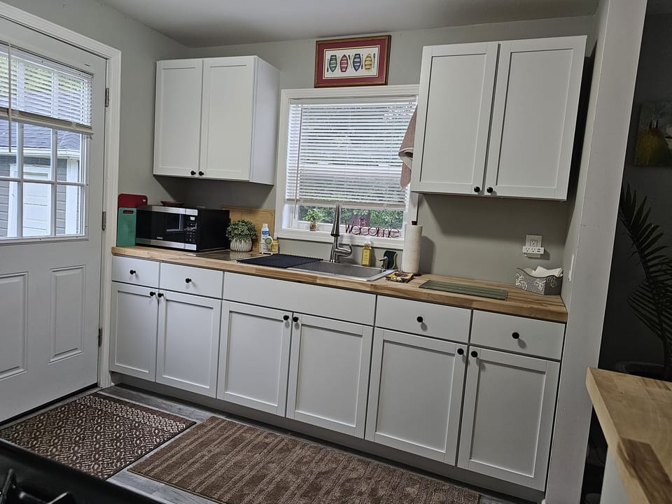 Kitchen sink area