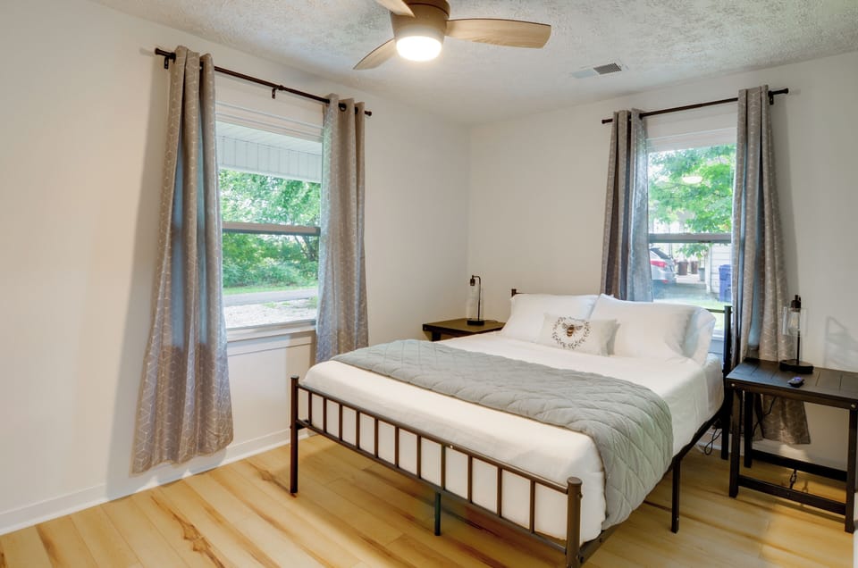 Bedroom 1 | Queen Bed | Smart TV | 1st Floor