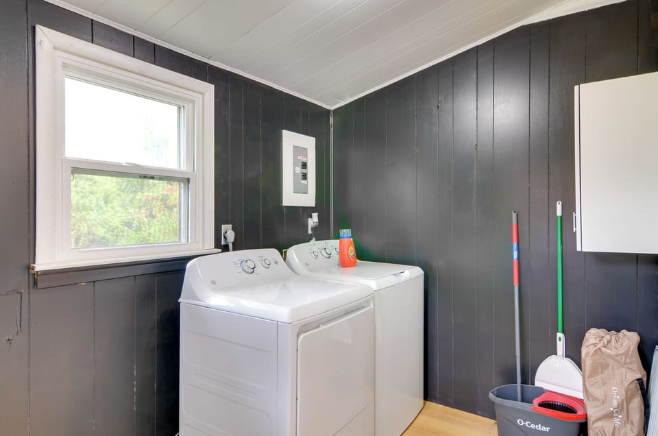 Laundry Area | Detergent Provided