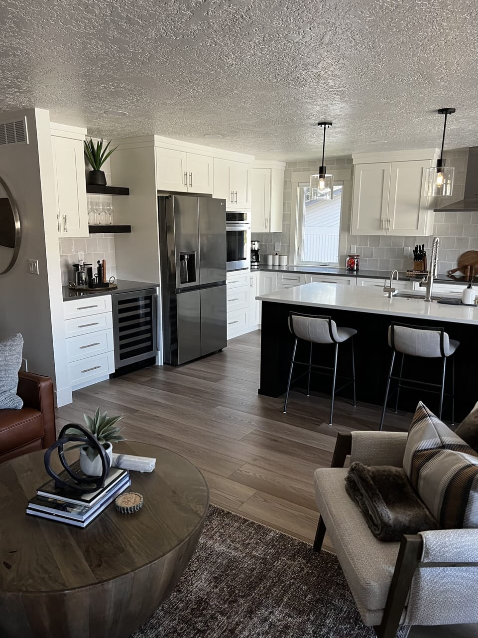 Wine fridge and full bar setup! Wine or cocktails !