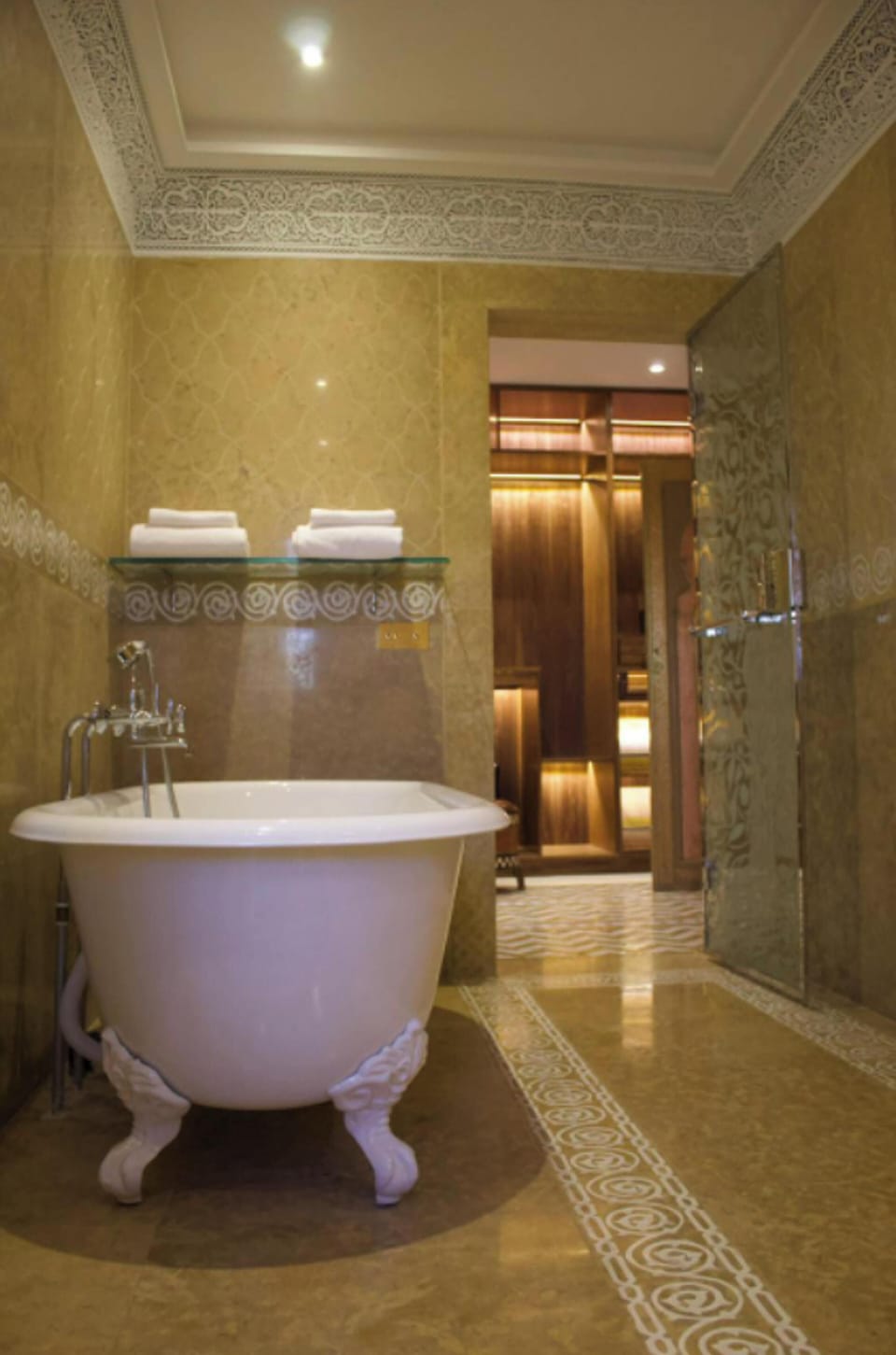 Bath tub