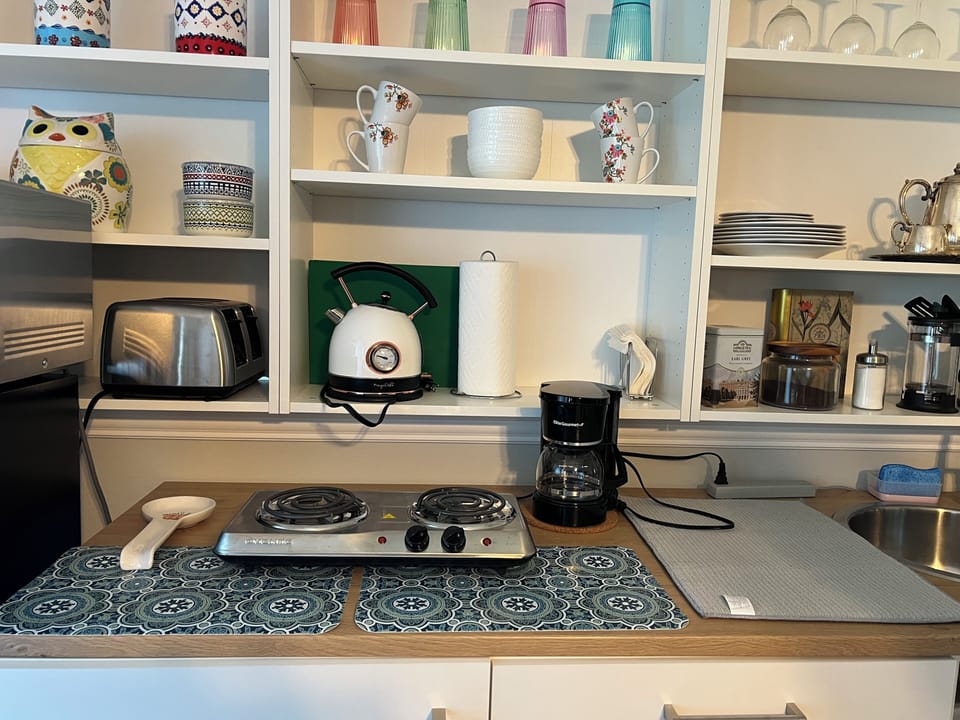 Fully equipped kitchenette