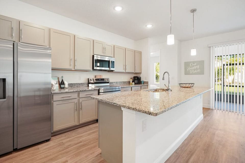 Where Culinary Dreams Come True with a Fully Stocked, Luxury Kitchen ✨