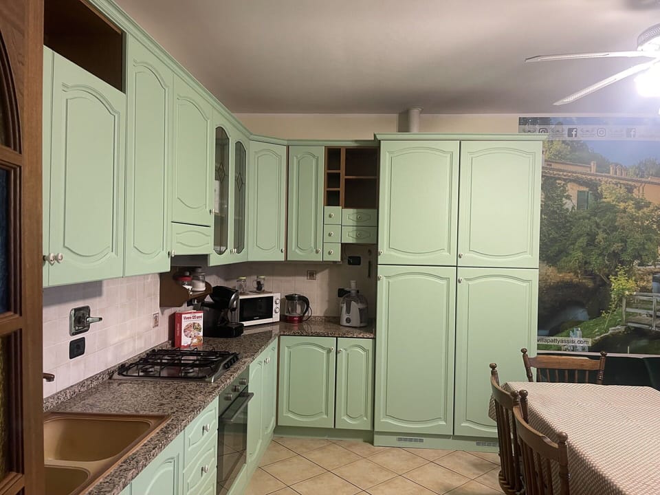 Cabinetry, Countertop, Property, Kitchen Sink, Kitchen Appliance, Building, Kitchen, Kitchen Stove, Sink, Home Appliance