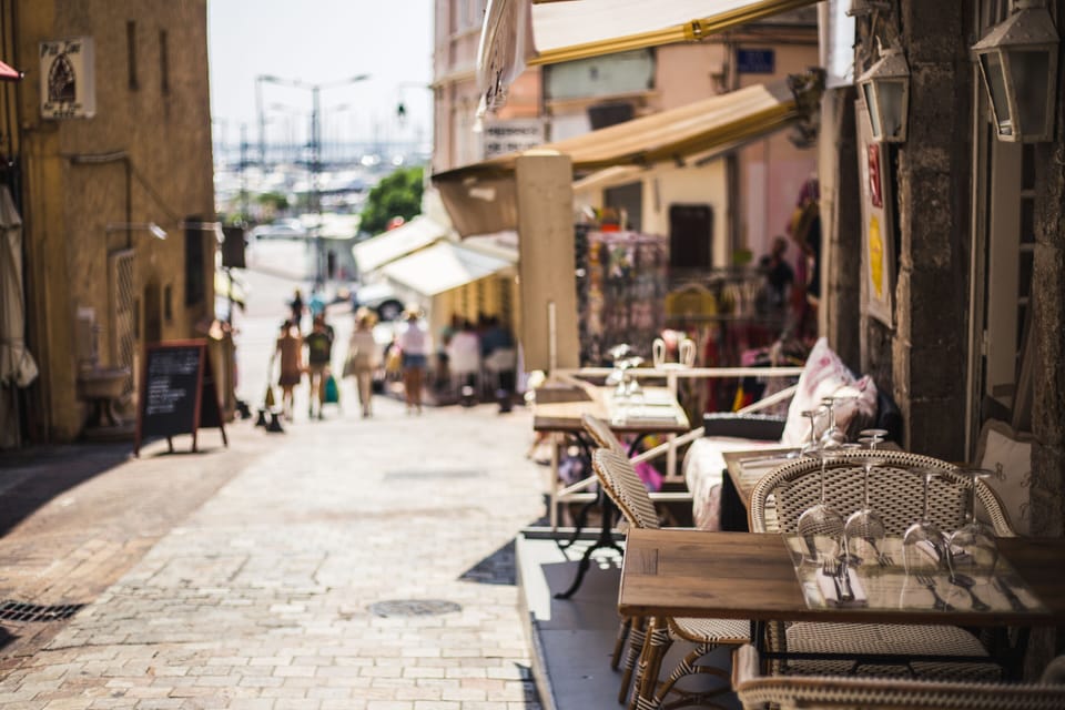 The walk to the harbor