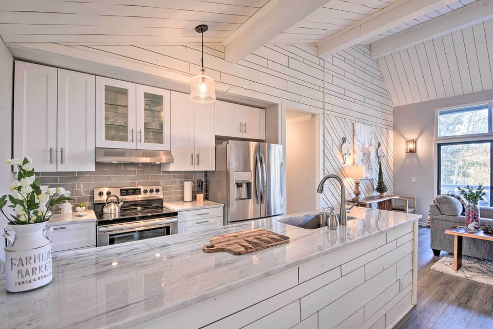 Gourmet Kitchen with Everything You Need to Cook at Home