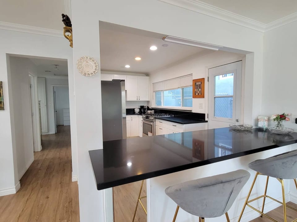 Breakfast bar