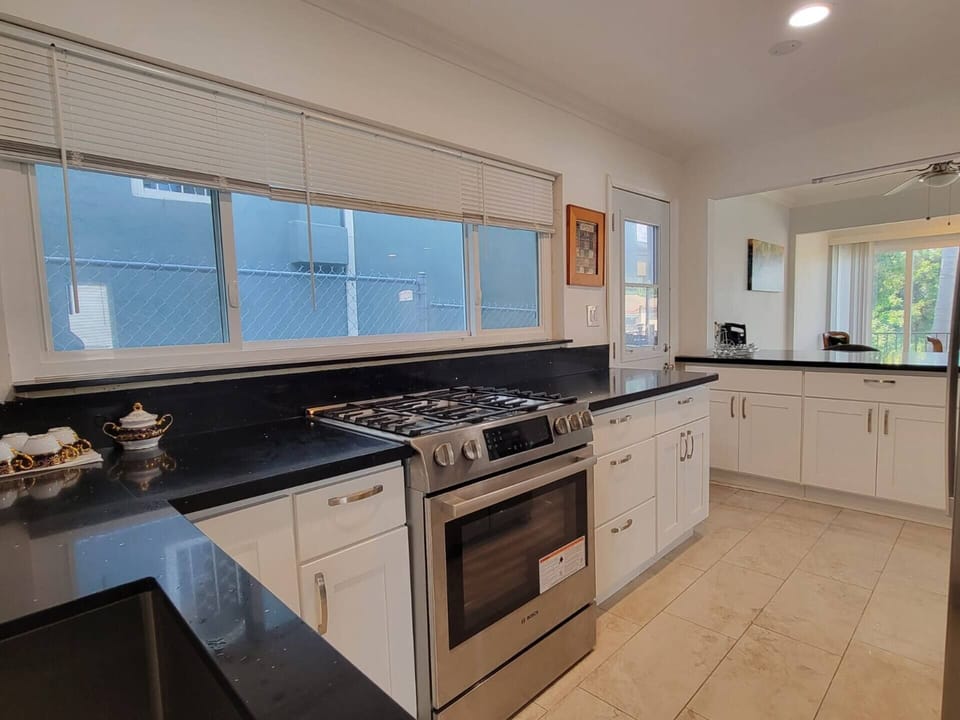 Full kitchen