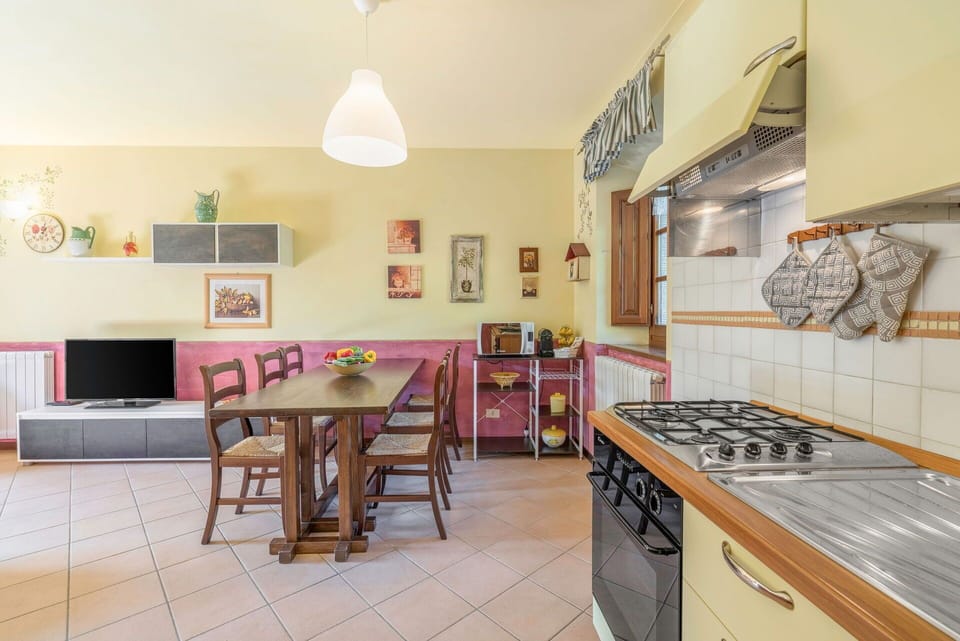Autumn, Dining Room, Kitchen, Spring, Summer