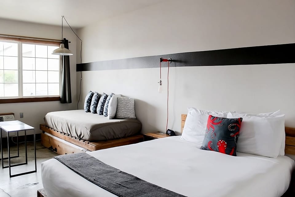 Comfortable bed with Queen Bed and 1 Twin Trundle Bed