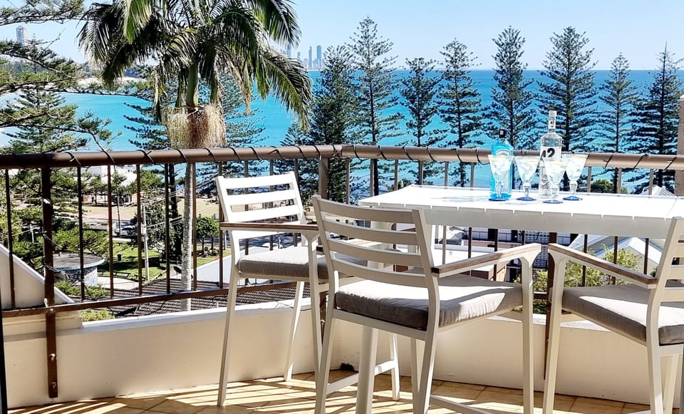 Great outdoor balcony-sea views, ocean breezes, close to everything in Burleigh.