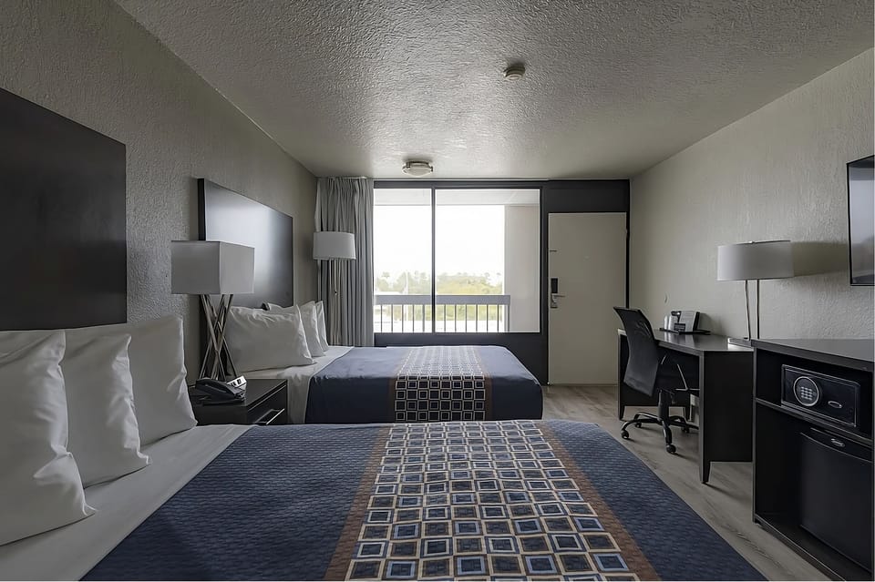 Unit with 2 Queen size beds