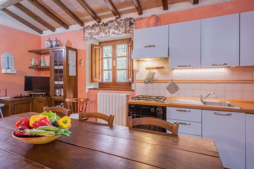 Autumn, Dining Room, Kitchen, Living Room, Spring, Summer