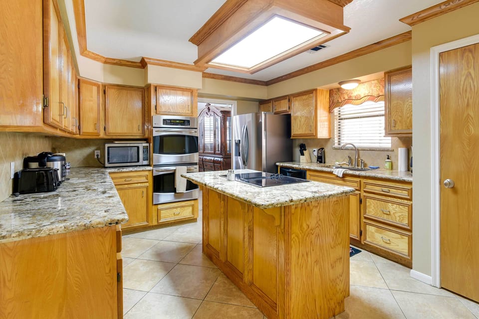 Kitchen | Equipped w/ Cooking Essentials