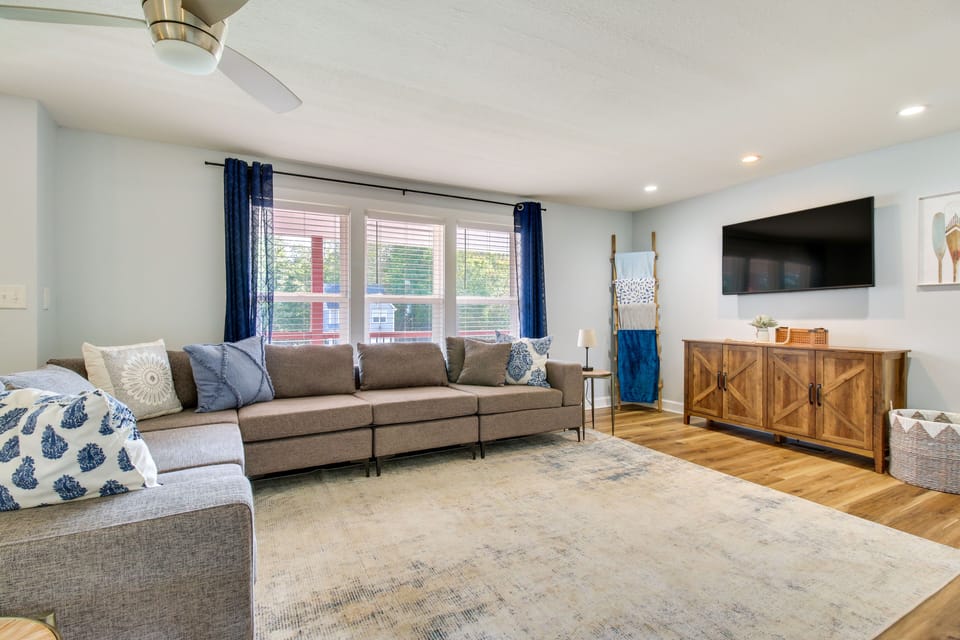 Hillsboro Vacation Rental | 1,400 Sq Ft | 4BR | 3BA | Stairs Required