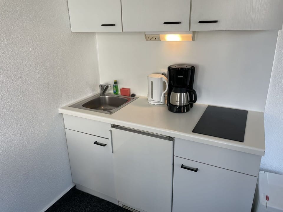 Cabinetry, Countertop, Property, Kitchen Sink, Tap, Sink, Kitchen Appliance, Kitchen, Kitchen Stove, Home Appliance