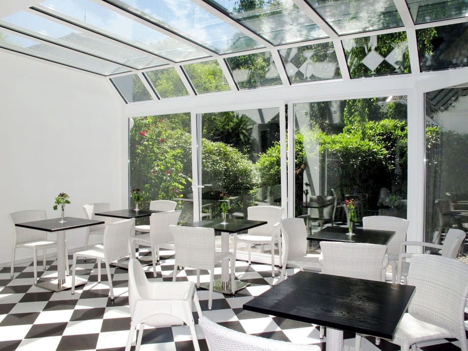 Table, Furniture, Property, Chair, Couch, Plant, Shade, Interior Design, Lighting, Architecture