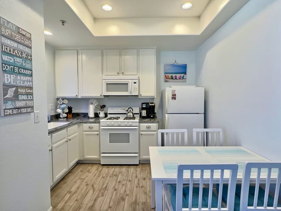 It boasts a kitchen ready for your inner chef to shine and enough seating for a crew of 4 pals to dig into some delicious delights!