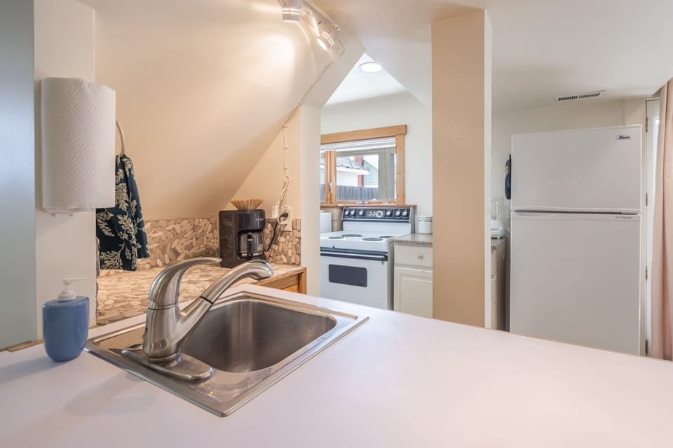 Kitchen sink, full size refrigerator.