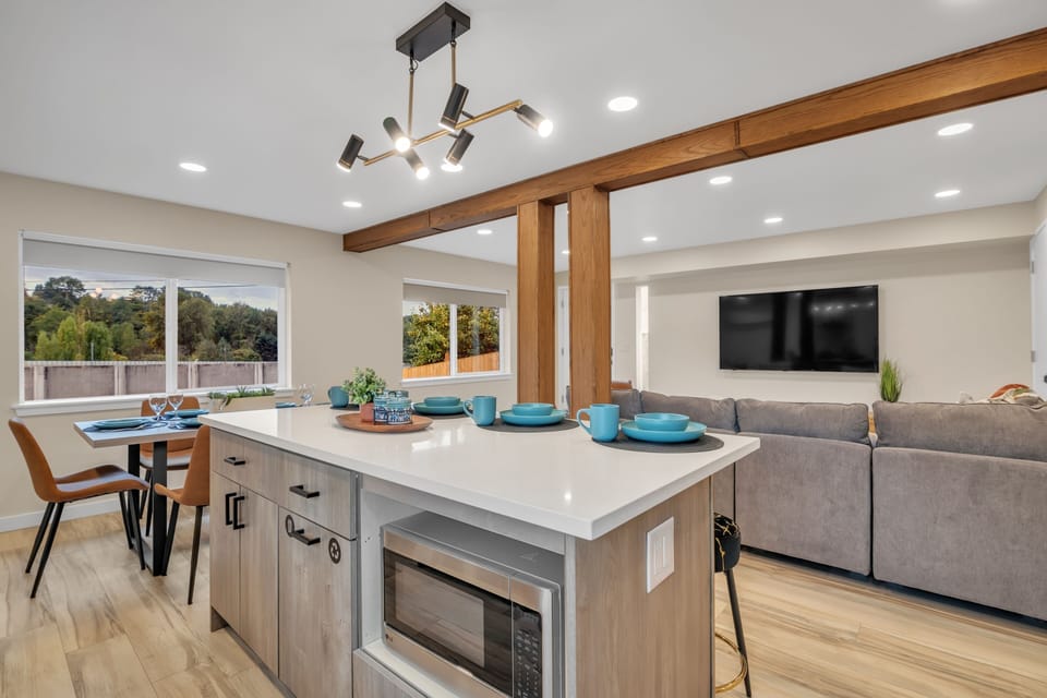 Indoors, Kitchen, Home Decor, Microwave, Furniture