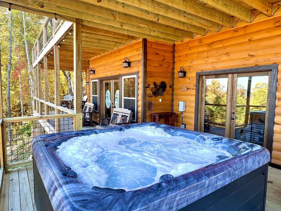 Indoors, Hot Tub, Tub, Architecture, Building