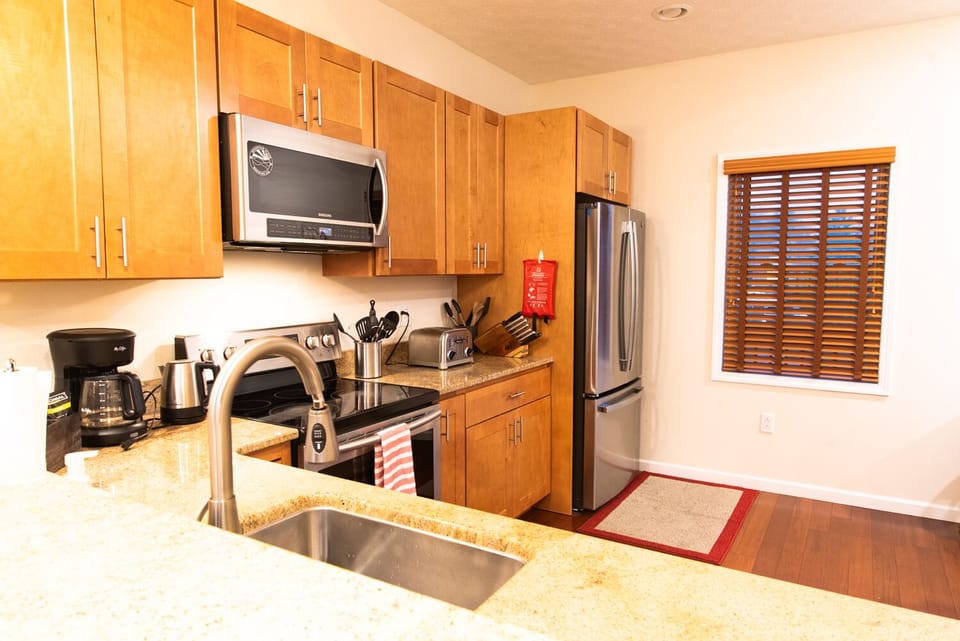 Kitchen also has dishwasher
