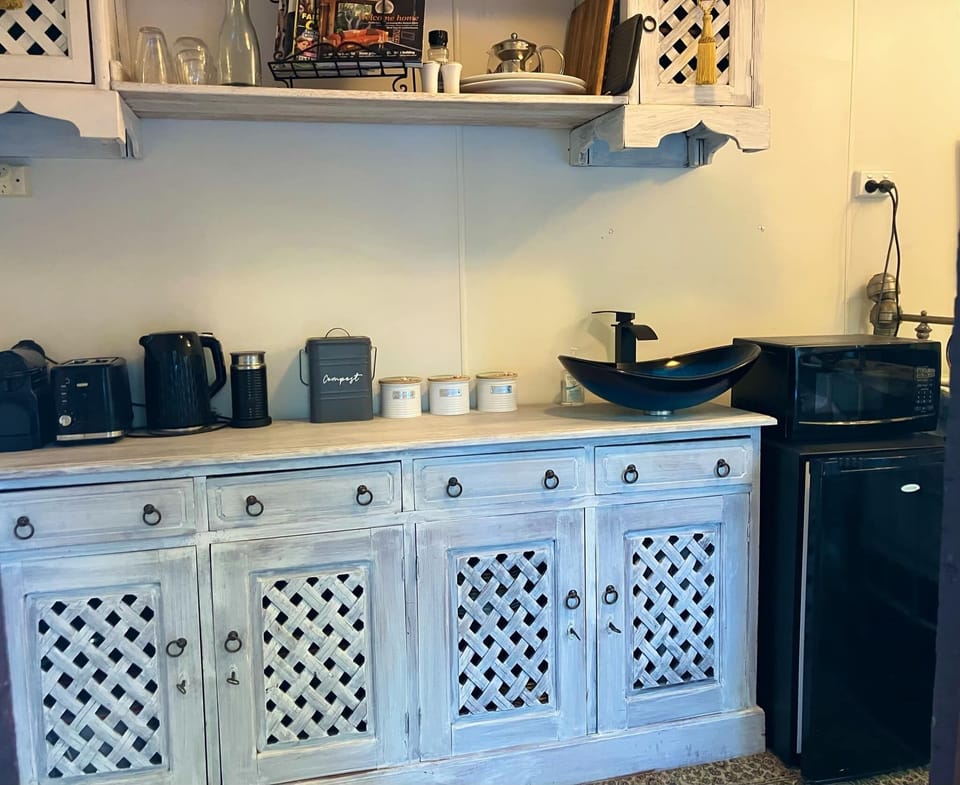 Tiny House Garden Studio Fully Equipped Kitchenette 