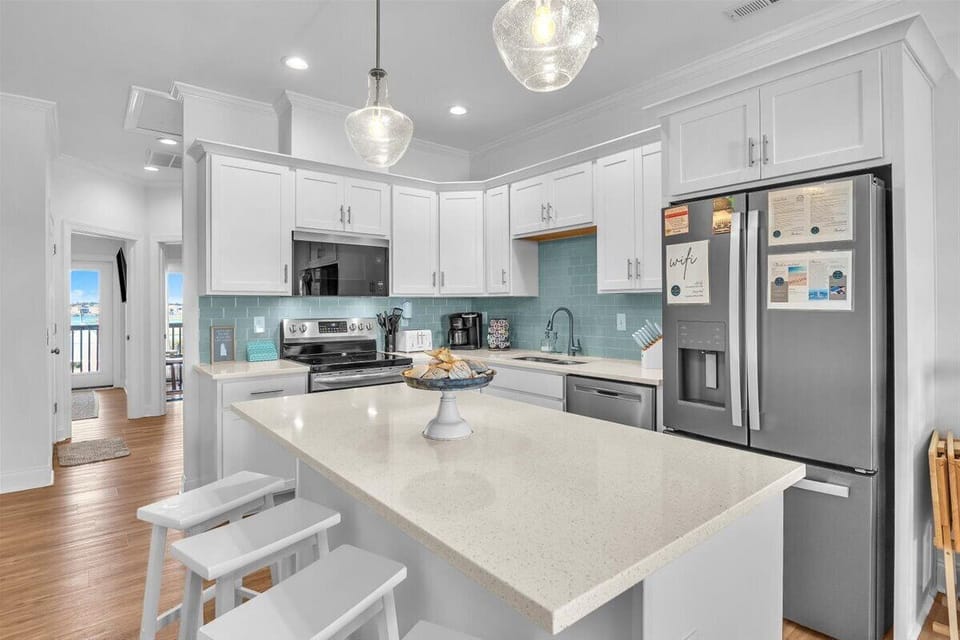 Modern Kitchen with Quartz Countertops and Stainless Steel Appliances