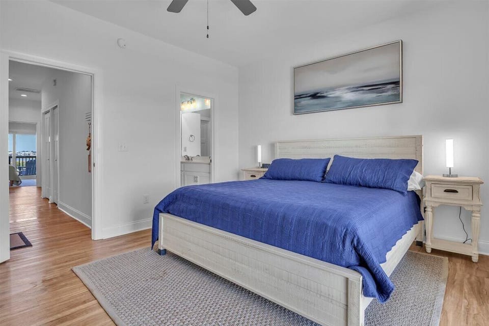 Bedroom 1 (king) with Ensuite First Floor