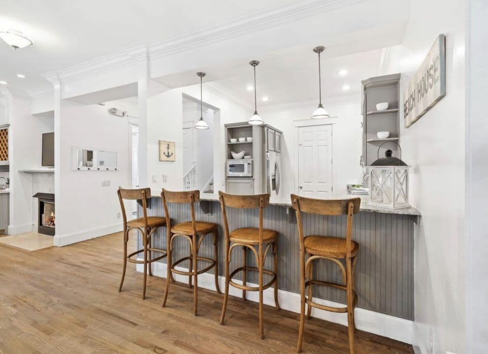 Additional Kitchen Counter Seating