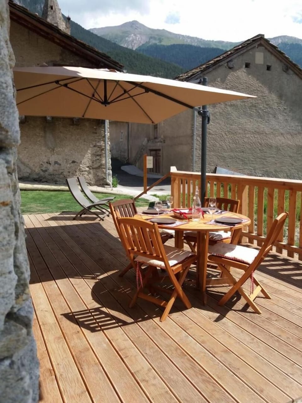 Outdoor dining