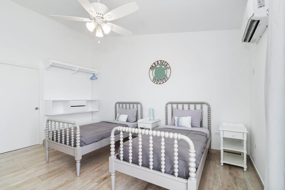 4BR4BA w/ Private Pool ~ Walking distance to Ritz (14871)
