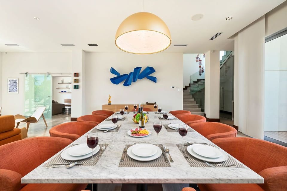 Prepare and enjoy meals in style with modern appliances and ample counter space. The fully equipped kitchen is perfect for crafting local delicacies or international favorites. The adjacent dining area allows for uninterrupted conversation and enjoyment..