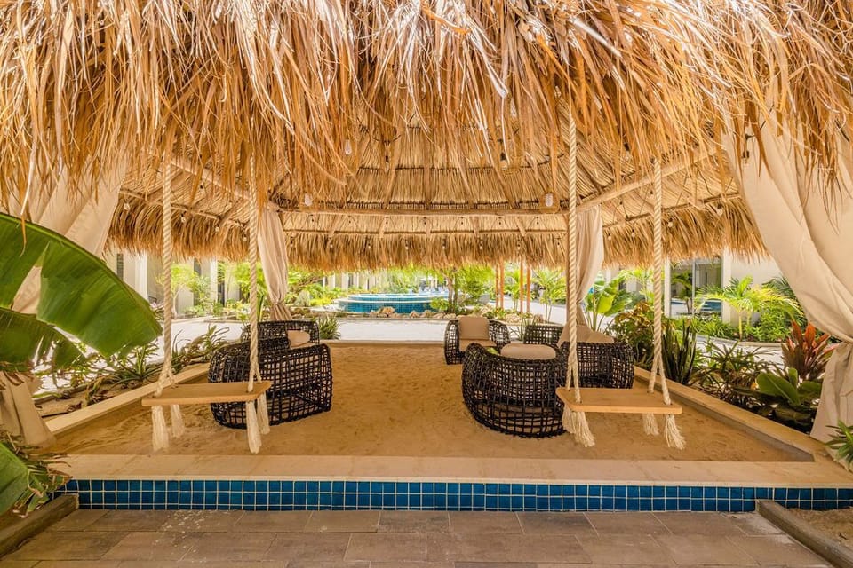 NEW Modern 2BR 2BA Condo w/ Gym *Pool *BBQ Parking (15254)