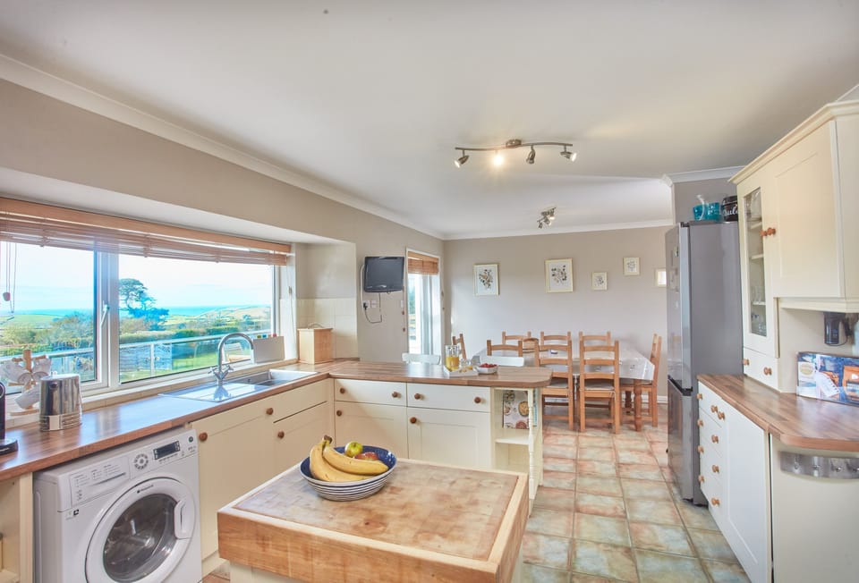 Little Seawynds, Trelights. Ground floor: Kitchen