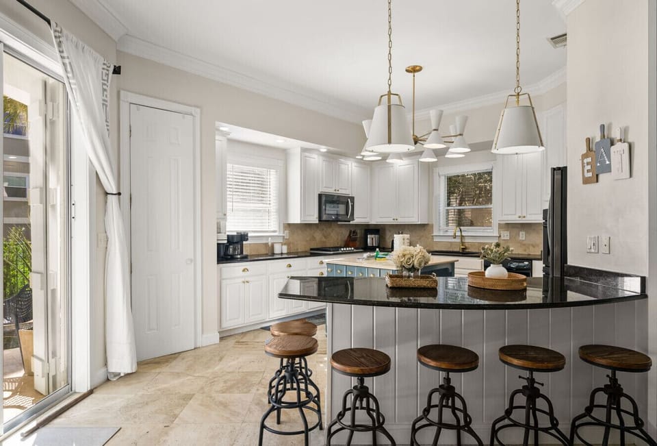 Eat In Kitchen