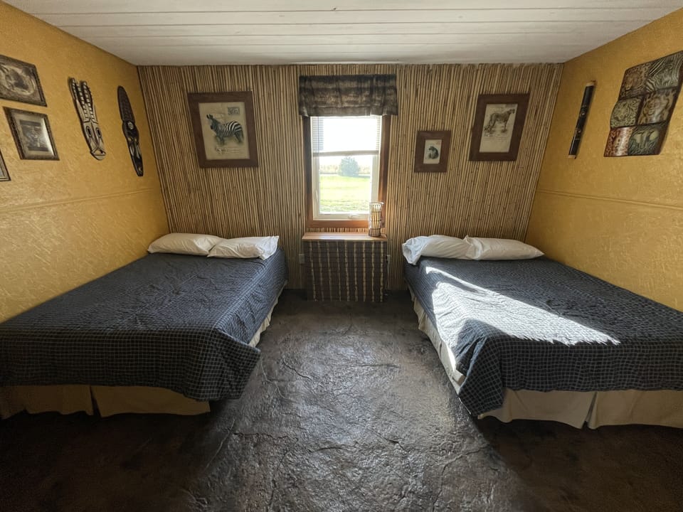 Bedroom 6
2 full size beds