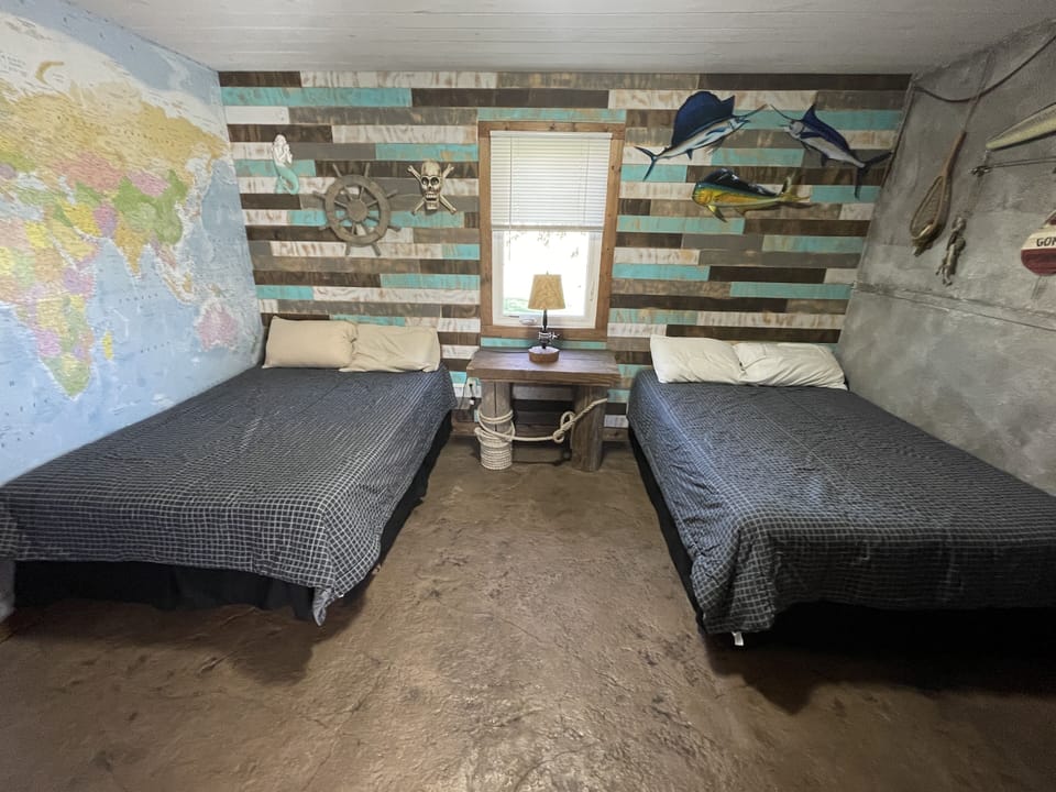 Bedroom 5
2 full size beds