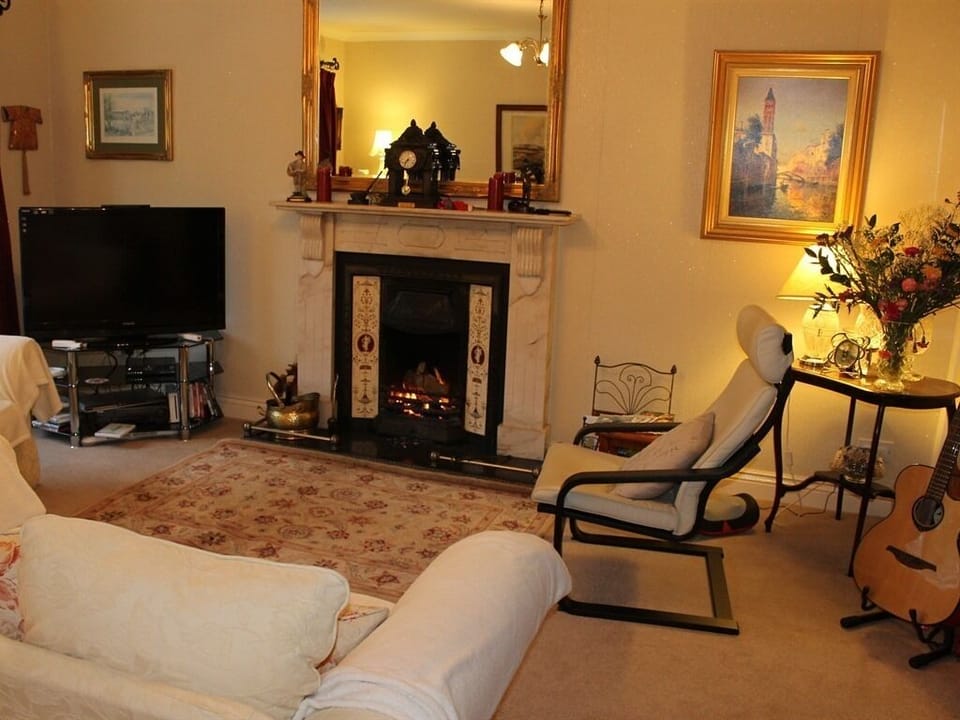 Living Room / Lounge