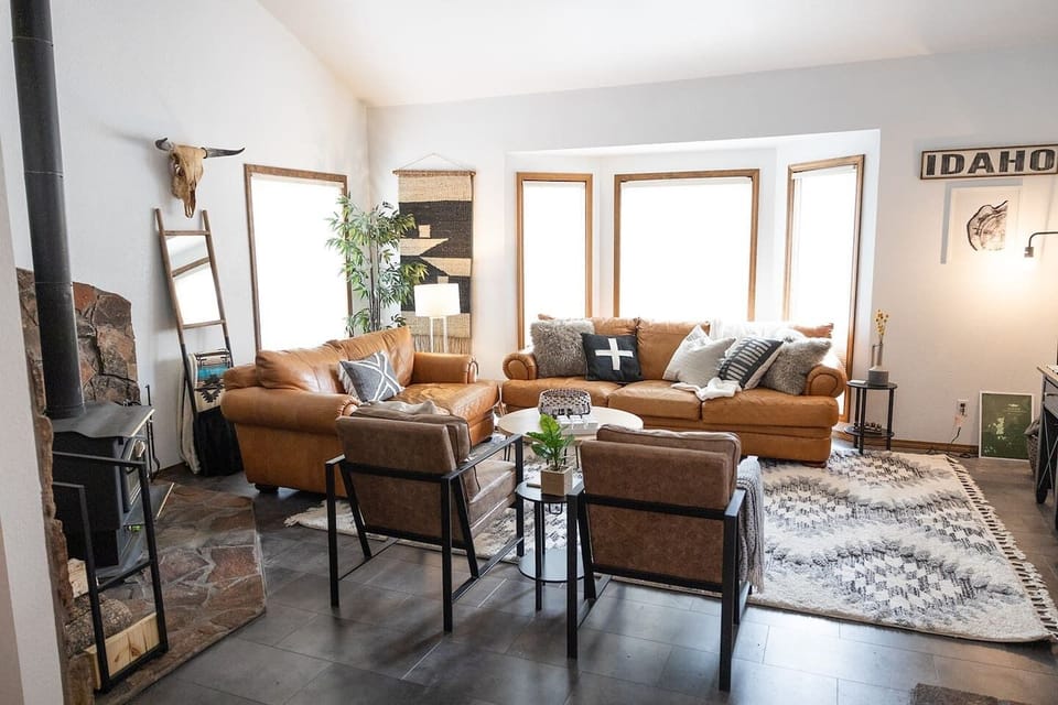 Warm, aesthetic living room with cozy brown accents